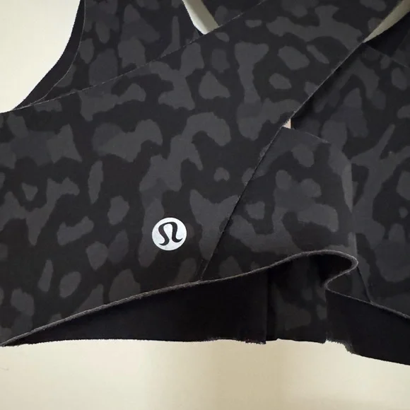 lululemon Enlite Bra in Black and Grey Leopard Print-Size 32B - Picture 7 of 8